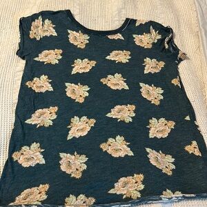 We are the free Ladies Floral Tshirt Size M